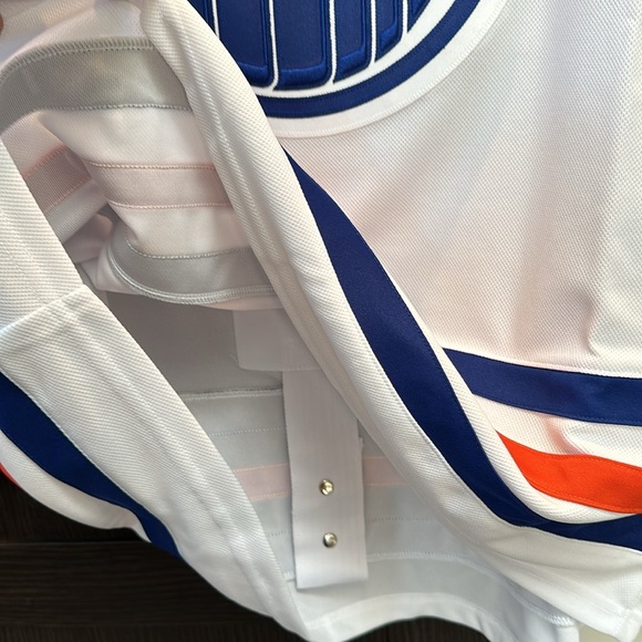 Connor McDavid Edmonton Oilers Fanatics White Away Premium Authentic '25 Jersey - Picture 5 of 8